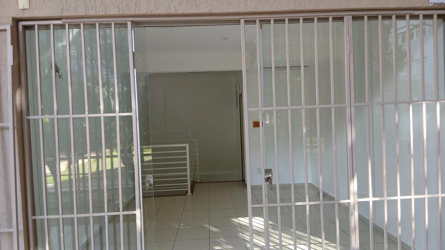Localizada na CLN 315 Bloco E, ASA NORTE, Brasília, esta loja oferece uma oportu...