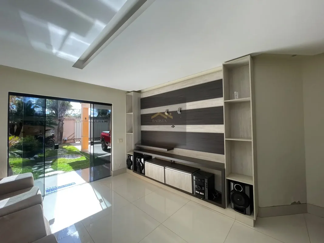 Batista Soluções Imobiliárias apresenta excelente casa fora de condomínio, próxi...