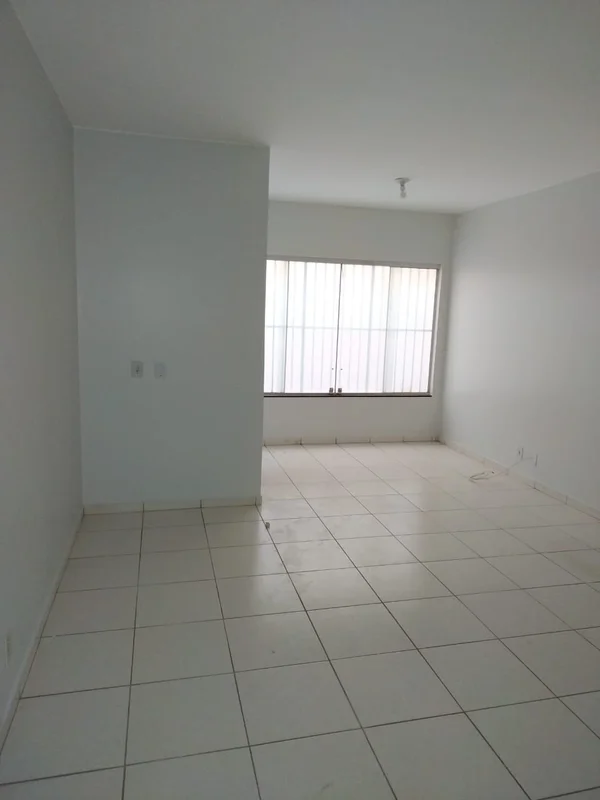 **CURITIBA IMOBILIÁRIA ALUGA**QNN 02 CONJUNTO C LOTE 01/05 SALAS 204.SÃO DUAS SA...