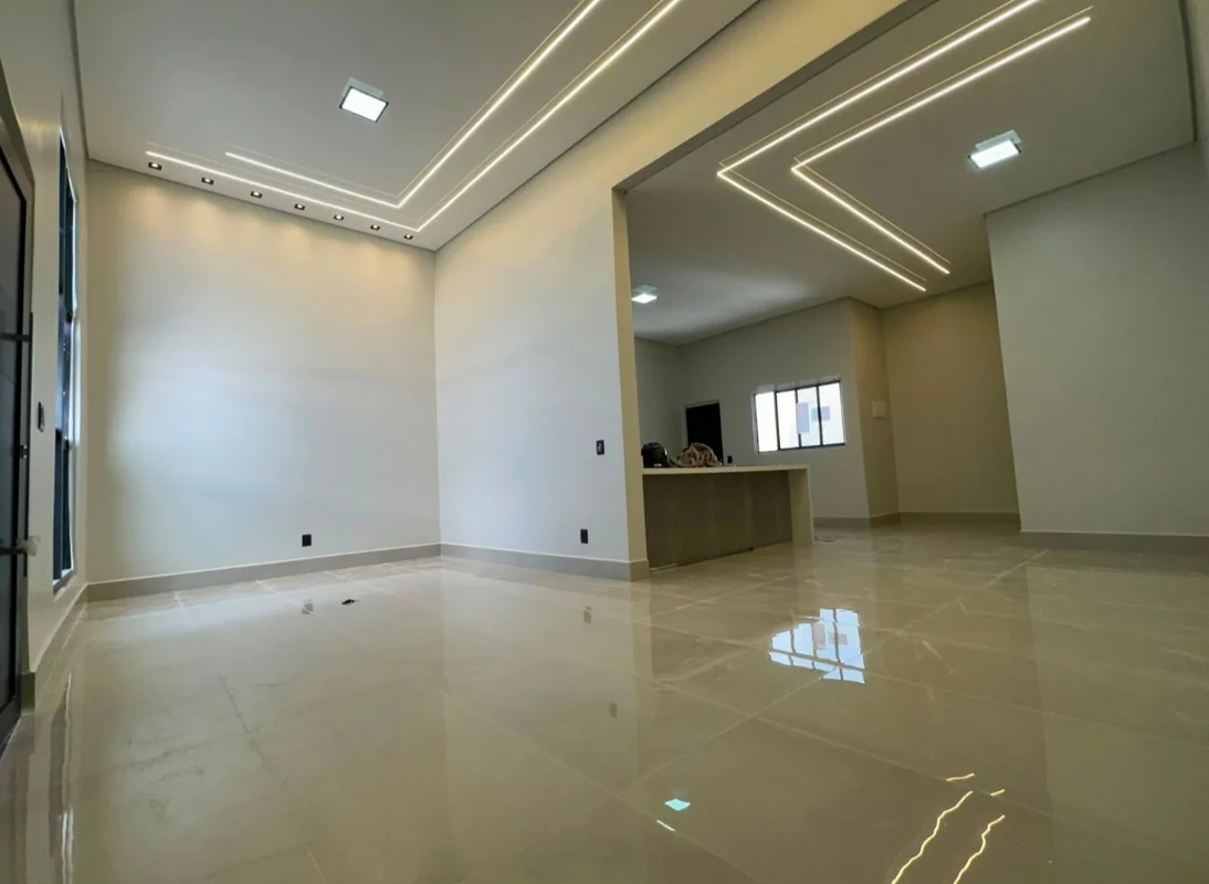 Diferenciais do Imóvel:?Ambientes Integrados e Imponentes: Sala ampla com pé-dir...