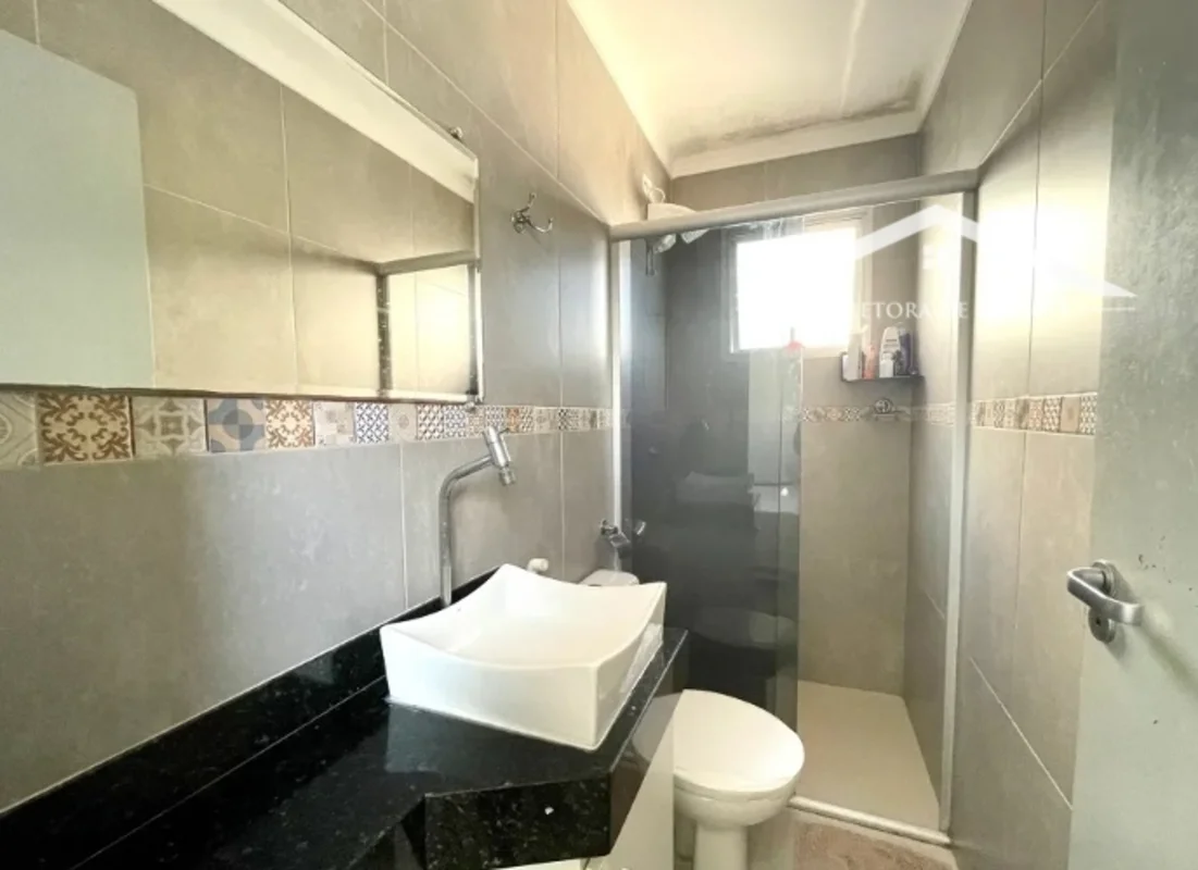 Vende-se casa de 3 quartos reformada, garagem coberta na laje, espaço gourmet no...
