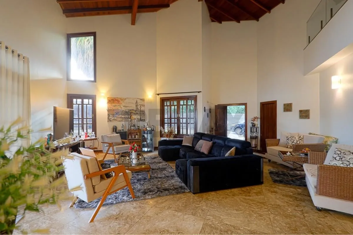 Uma casa exclusiva, pronta para morar, com duas residências independentes, pisci...