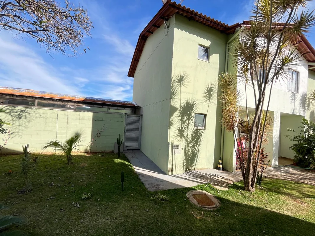 ?? Vende-se Lindo Sobrado no Condomínio Total Ville – Quadra 102Excelente oportu...