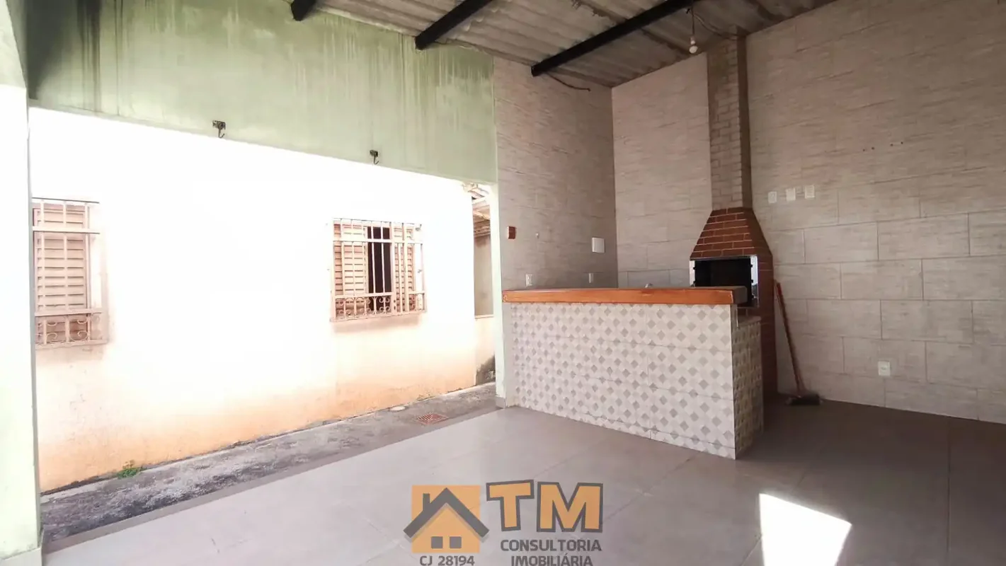 TM CONSULTORIA IMOBILIARIA.VENDE;CASA COM 3 QUARTOS, EXCELENTE LOCALIZAÇÃO, NASC...
