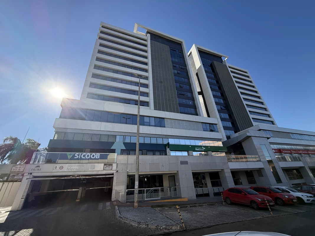 Oportunidade sala no Centro Clínico Prime, vista livre Nascente, andar alto, com...