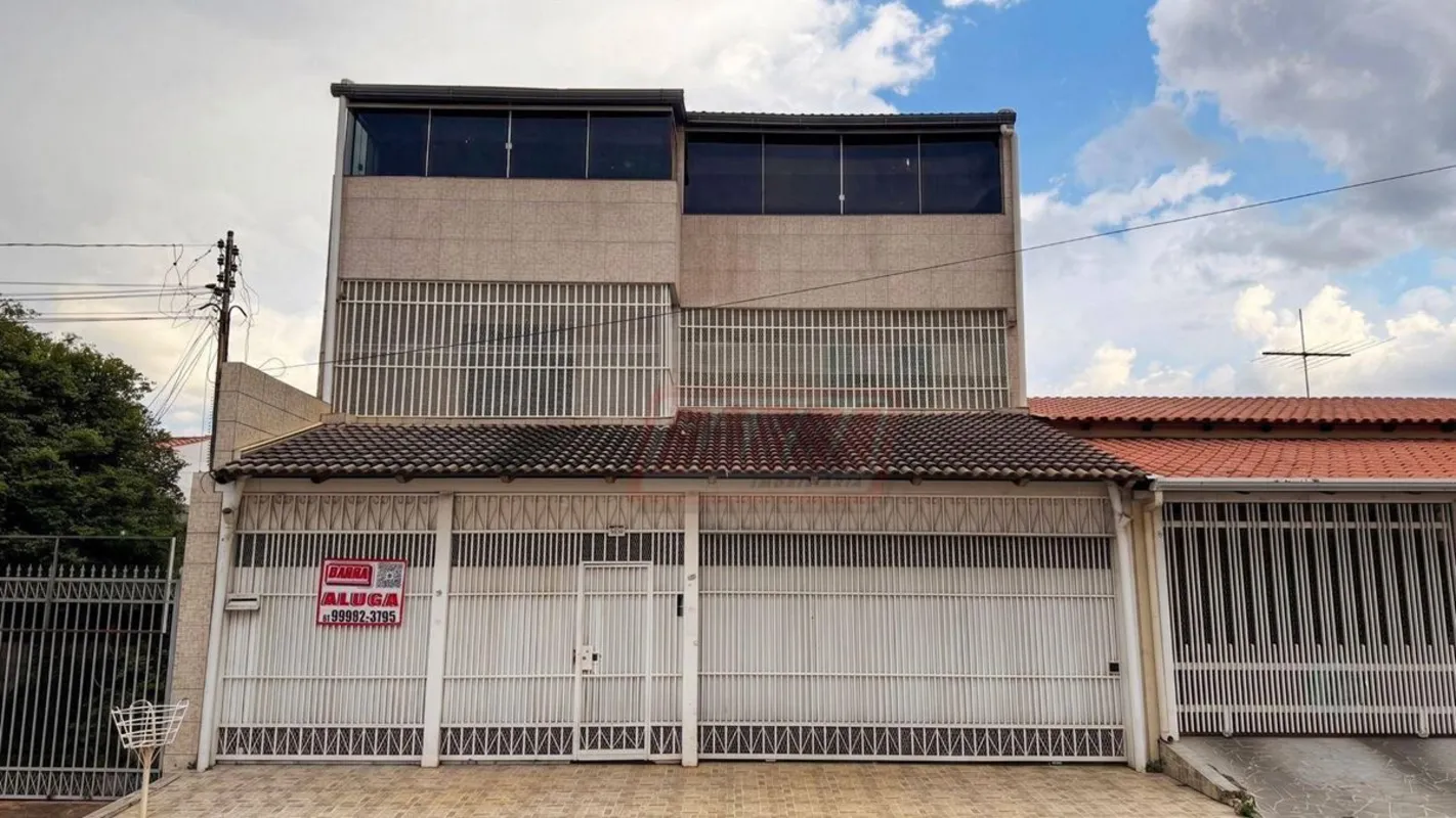 1. Resumo3 Pavimentos independentes | 5 Quartos, sendo 4 suítes | Sala | Copa | ...