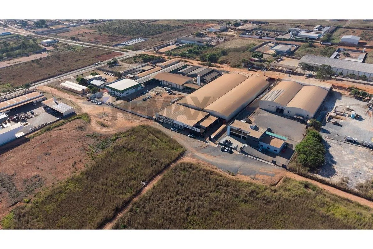 Galpão Industrial de Alto Padrão com 9.300m2 de Terreno de Frente para a BR 020 ...