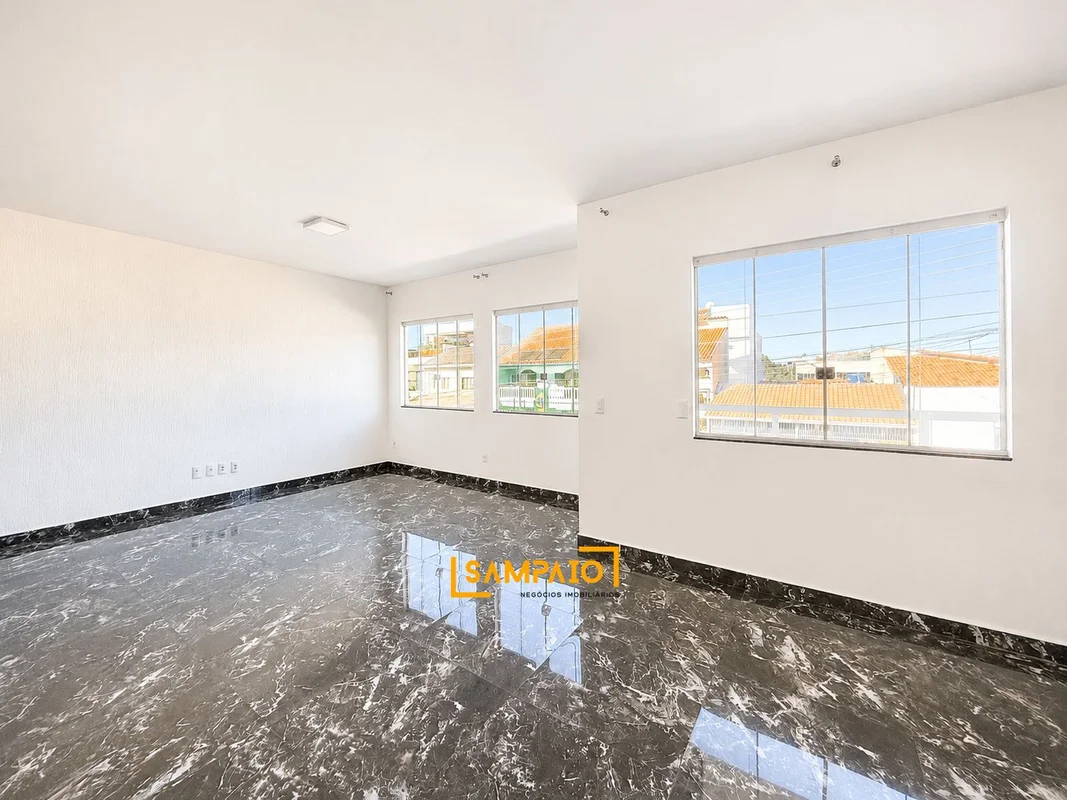 LOCAÇÃO | CASA REFORMADA na QE 32, Guara II, Brasília: espaço amplo, reforma rec...