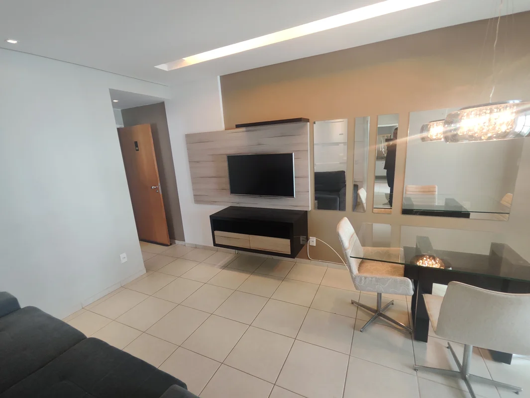 Alugo apartamento de 3 quartos sendo 2 suítes em águas claras.Com 2 vagas soltas...