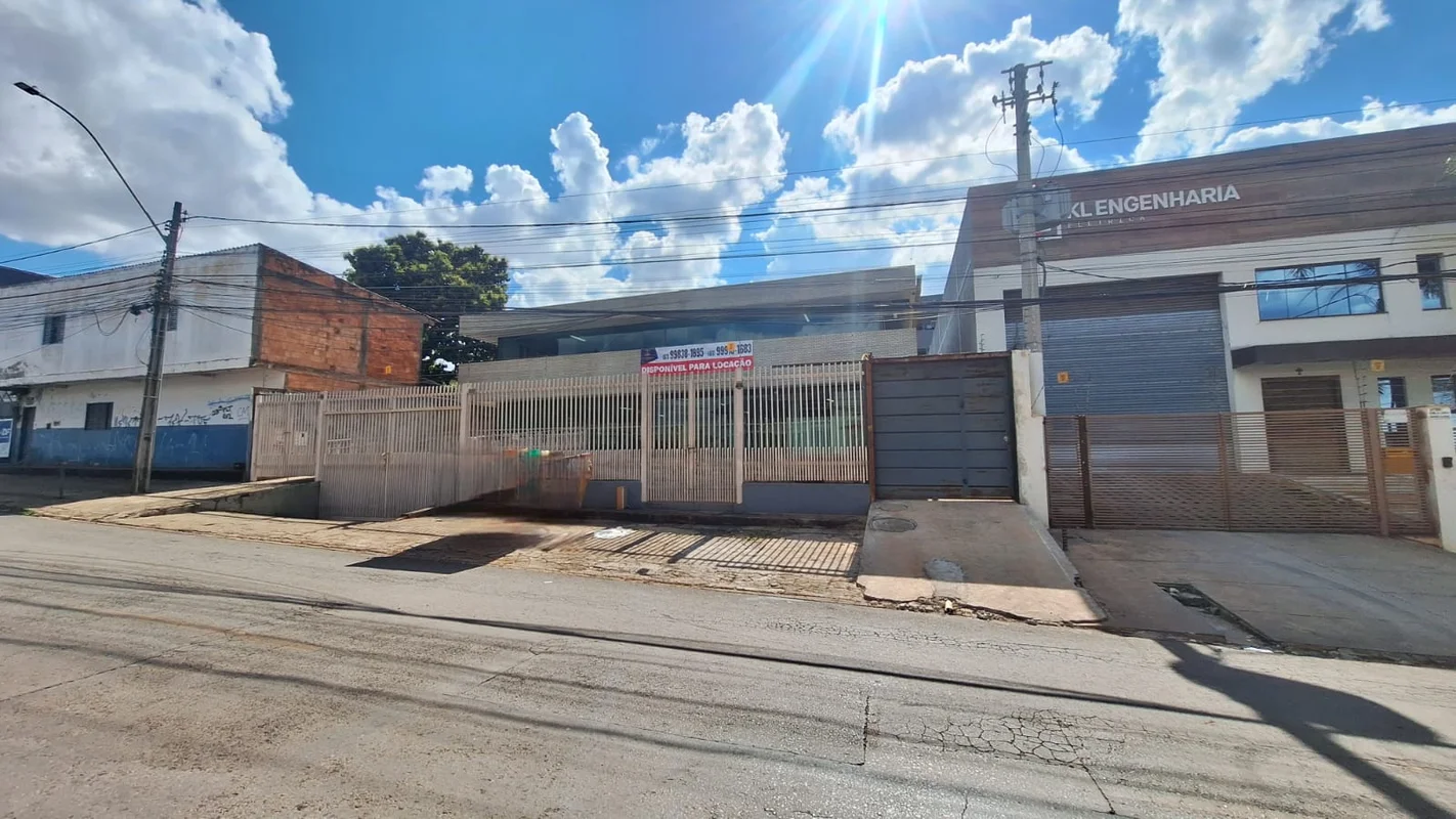PRÉDIO INTEIRO ADE 1700M2IMPERDÍVEL PARA SUA EMPRESAPRÉDIO COM SUBSOLO, TÉRREO E...