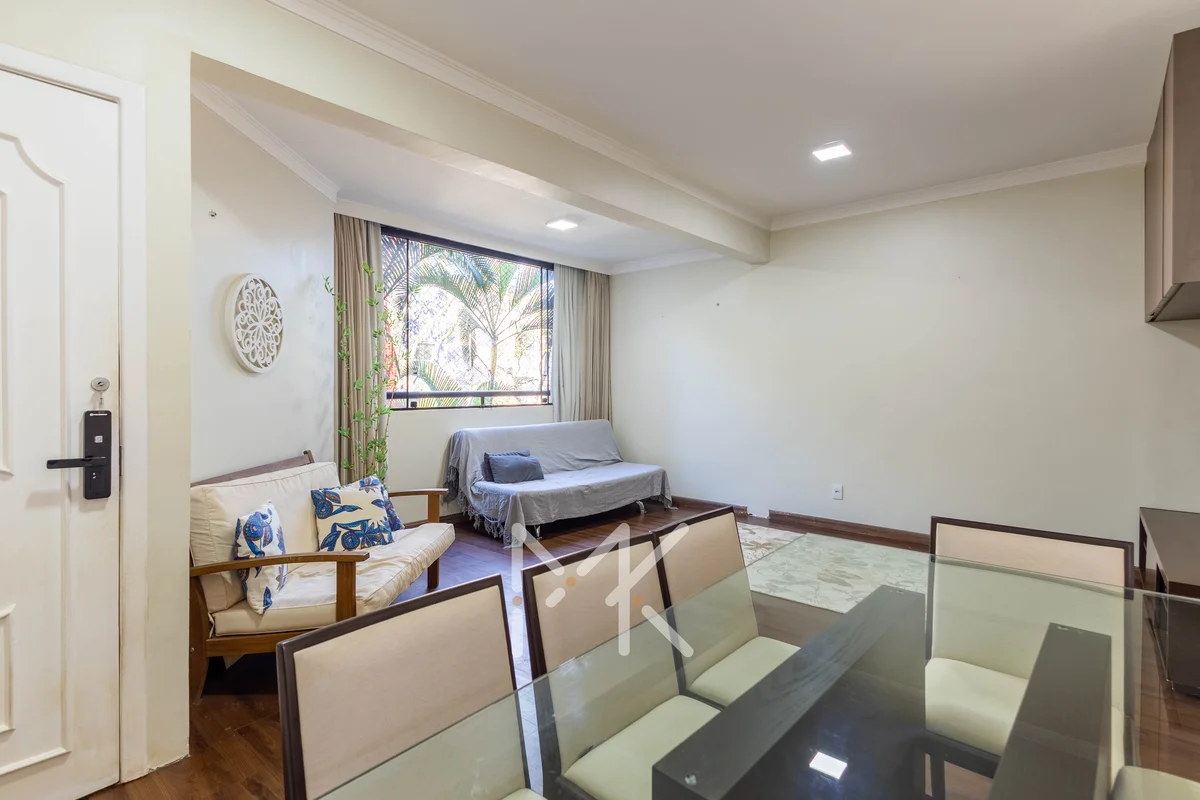 Descubra um apartamento reformado, bem localizado no QRSW 7 Bloco A 6, no coraçã...