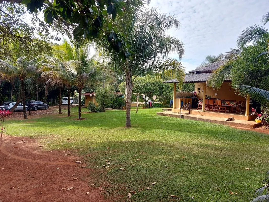 Região com excelente desenvolvimento e várias construções Comerciais e Residenci...