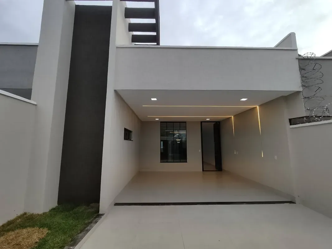 Casa à venda com 3 suites plenas no Jardim Atlântico, em Goiânia. PRONTA PARA MO...