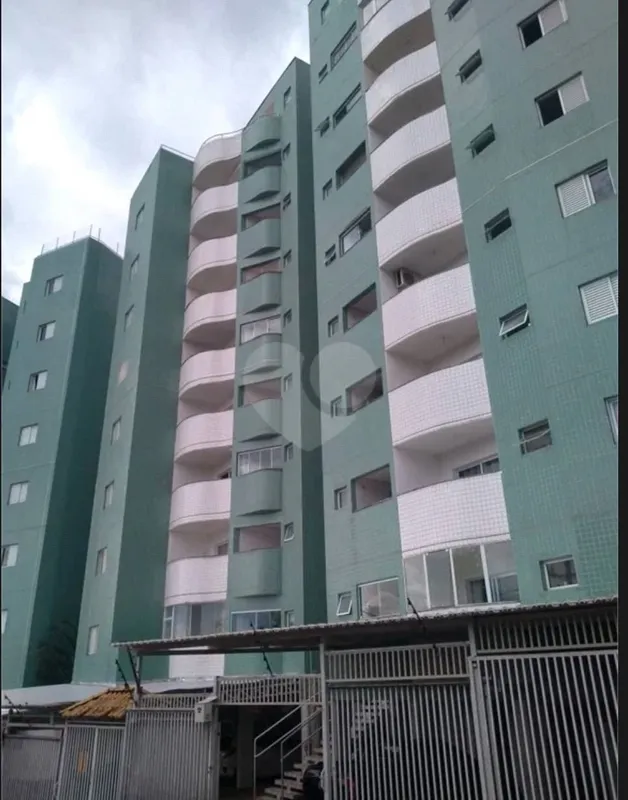 Ótimo Apartamento de 100 Mts2 no Jardim Simus, com 3 dormitórios grandes em piso...