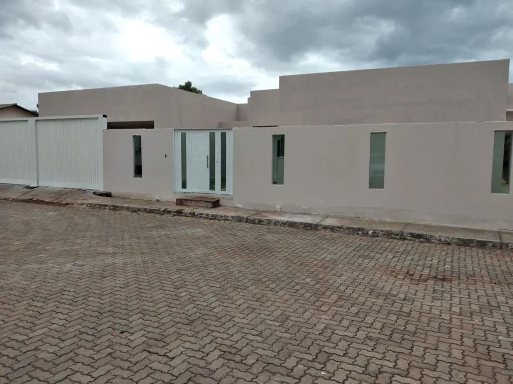 Casa térrea com + ou - 400m² de área construída, LOTE de 1.102,00 m² na Escritur...