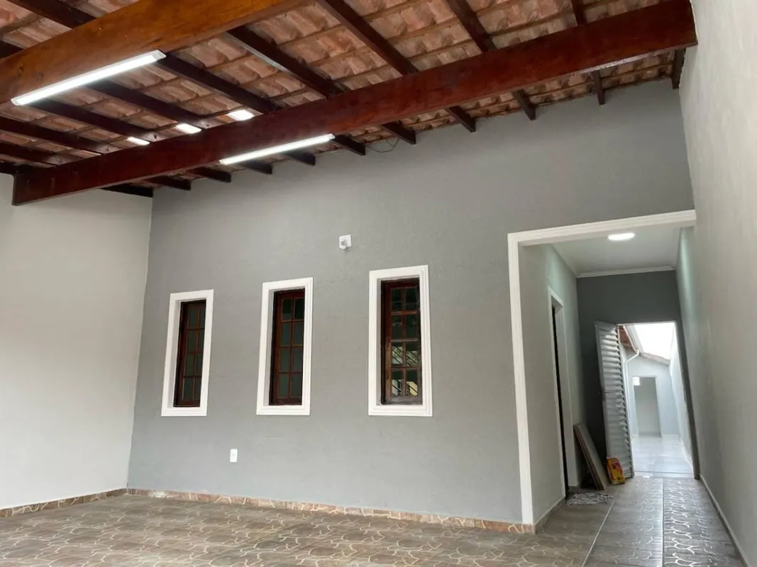 Oportunidade Imperdível: Casa Térrea Recém Reformada!Descubra seu novo lar em um...