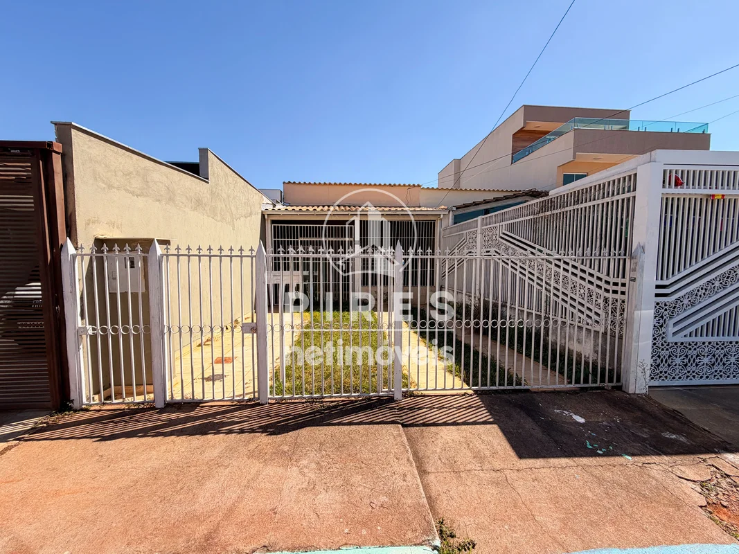 Vende casa na Quadra 01 Bloco G- Cruzeiro velho- vista livre, vazada.-garagem, v...