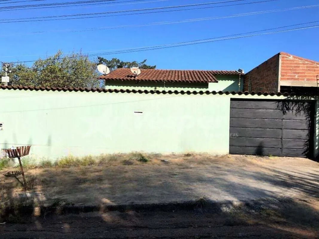 Casa à venda com 379,90m², com 3 Quartos, sendo 1 suíte, localizada no Parque Ve...