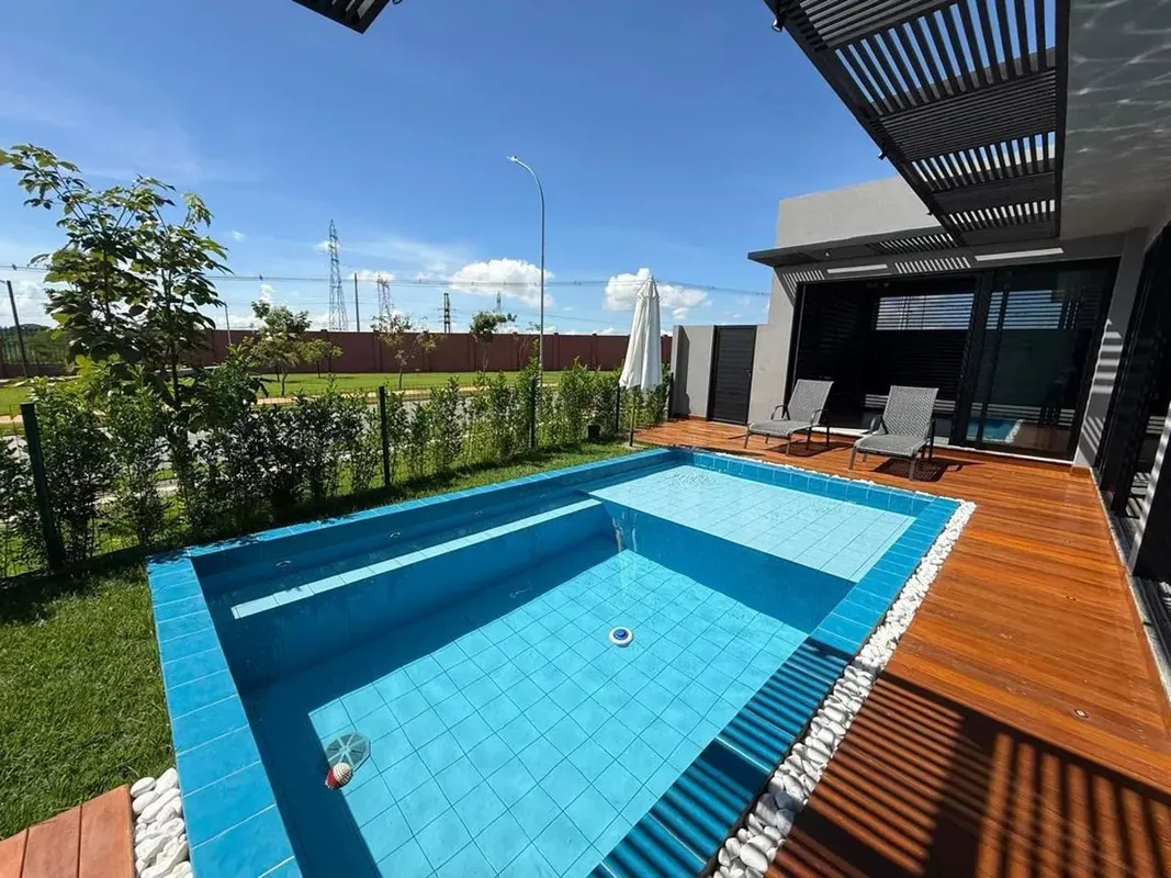 Apresentamos esta incrível casa térrea mobiliada no Jardins França — um verdadei...