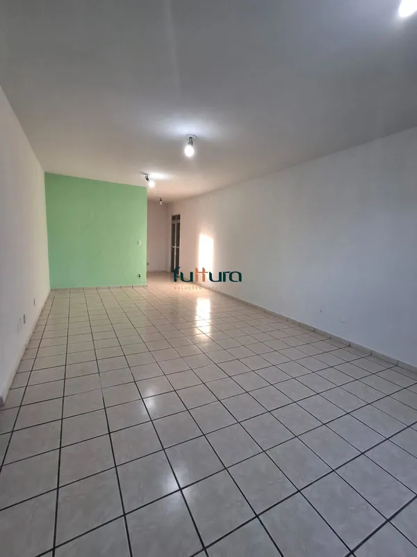 Apartamento sobre loja para locação no Jardim AméricaExcelente apartamento, ampl...