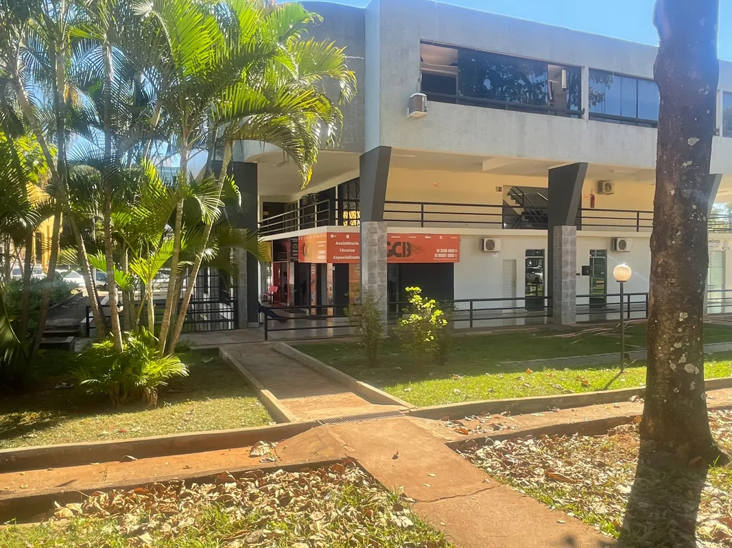 Loja de informática montada com laboratório de manutenção reformada com piso por...