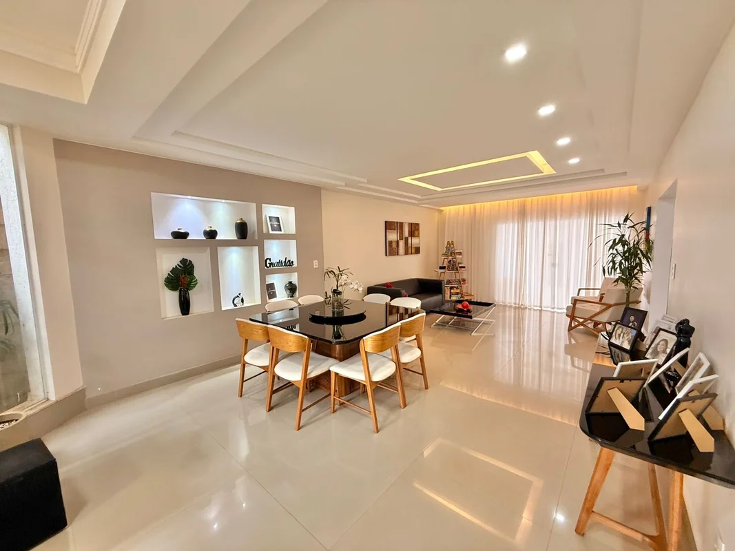 CASA MODERNA DE ALTO PADRÃO | 500m² CONSTRUÍDOS | 4 QUARTOS | ENERGIA SOLAR | LO...