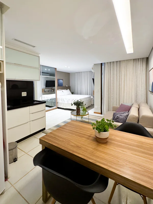 Studio de 25 m² no Life Resort, entregue mobiliado e equipado — cama, armários p...