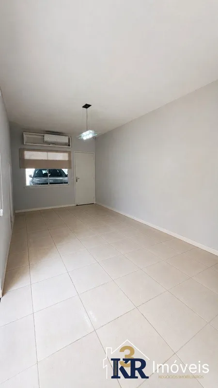 Cas de 3 quartos com 1 suite Repleto em armarios na cozinhaArea de convivencia m...