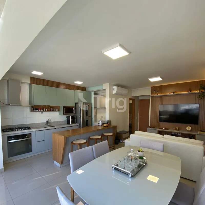 Apartamento totalmente mobiliado e decorado, com ambientes amplos e sofisticados...