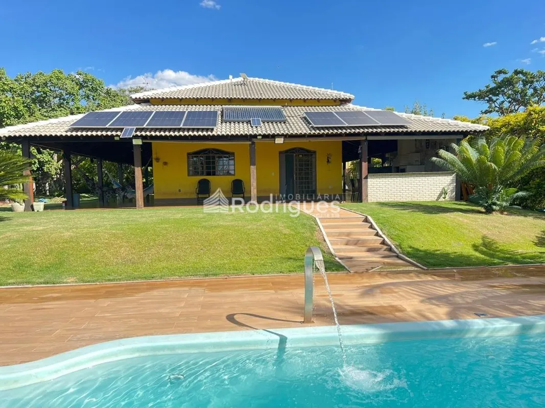 Rodrigues Imobiliária VENDE casa no Condomínio Recanto do Pescador no Corumbá IV...