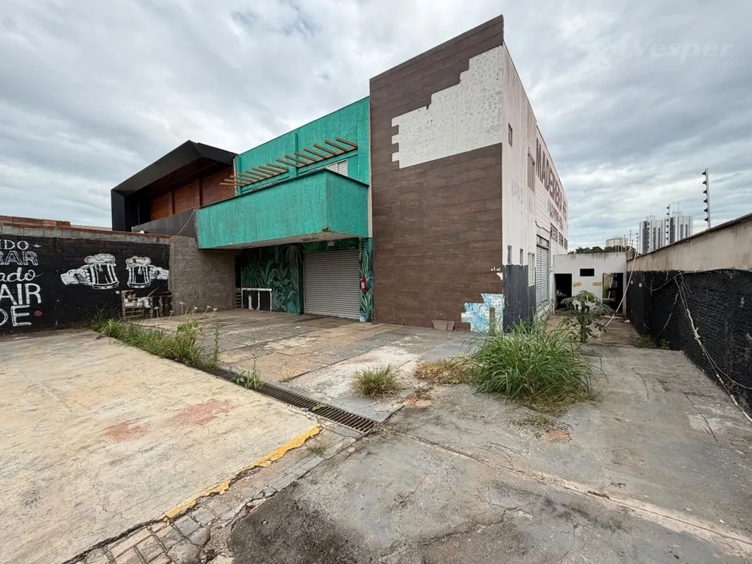Prédio Comercial com 438,00m2, composto por recepção, sala lateral, sala tipo su...