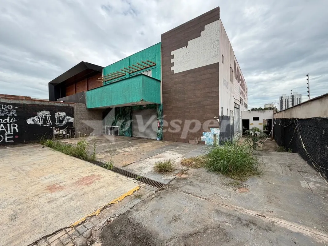 Prédio Comercial com 438,00m2, composto por recepção, sala lateral, sala tipo su...