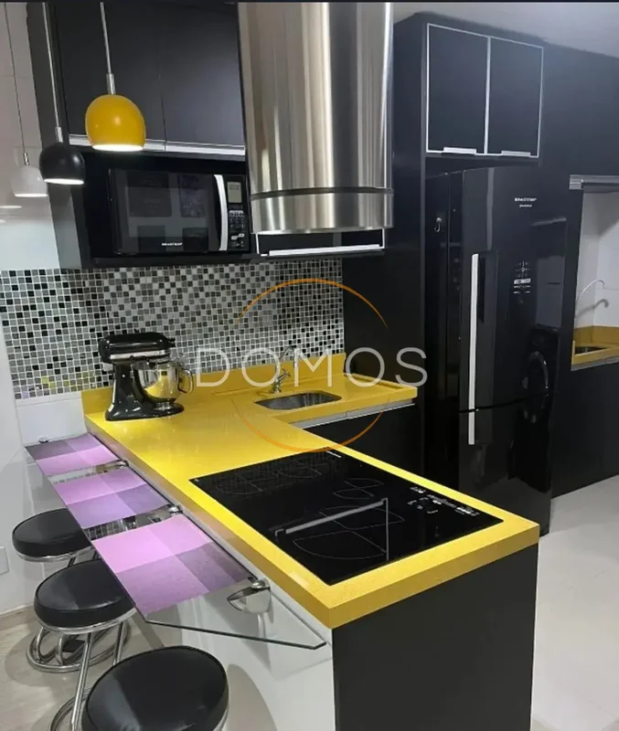 APARTAMENTO REFORMADO | 2 QUARTOS (1 SUÍTE) | VISTA LIVRE | AO LADO DO METRÔ - Á...