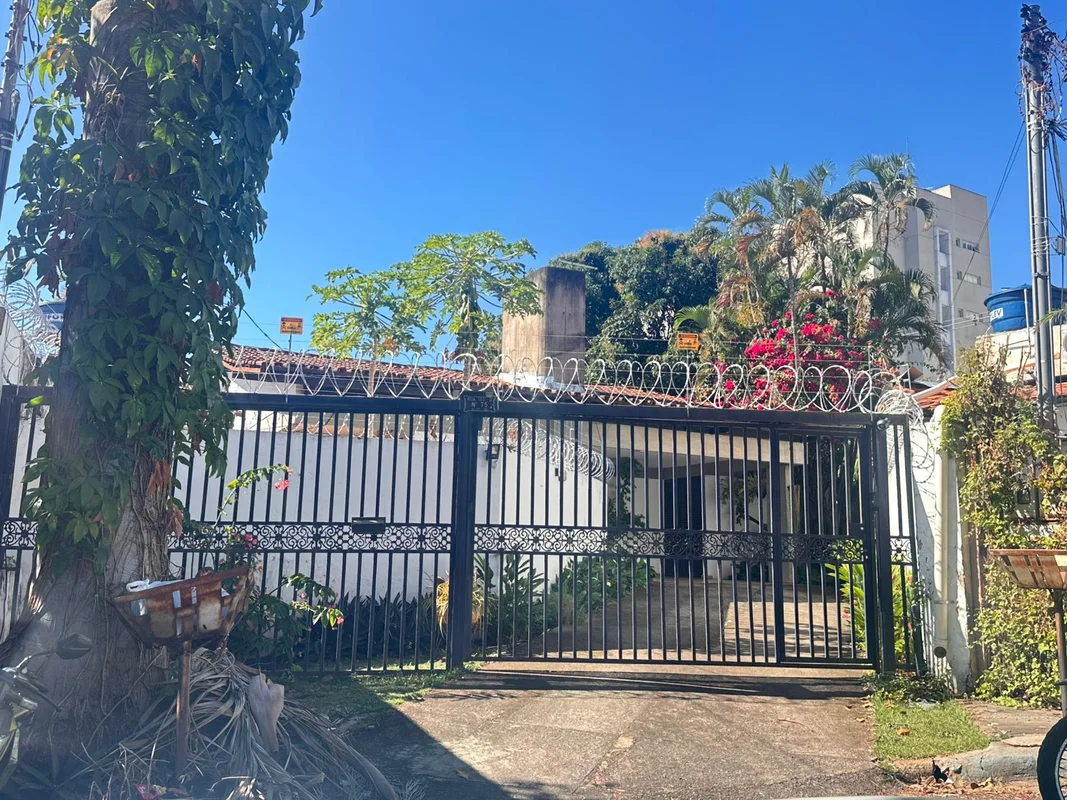 Casa a venda no Setor SulPróximo a Faculdade Universo433m de área total3 quartos...
