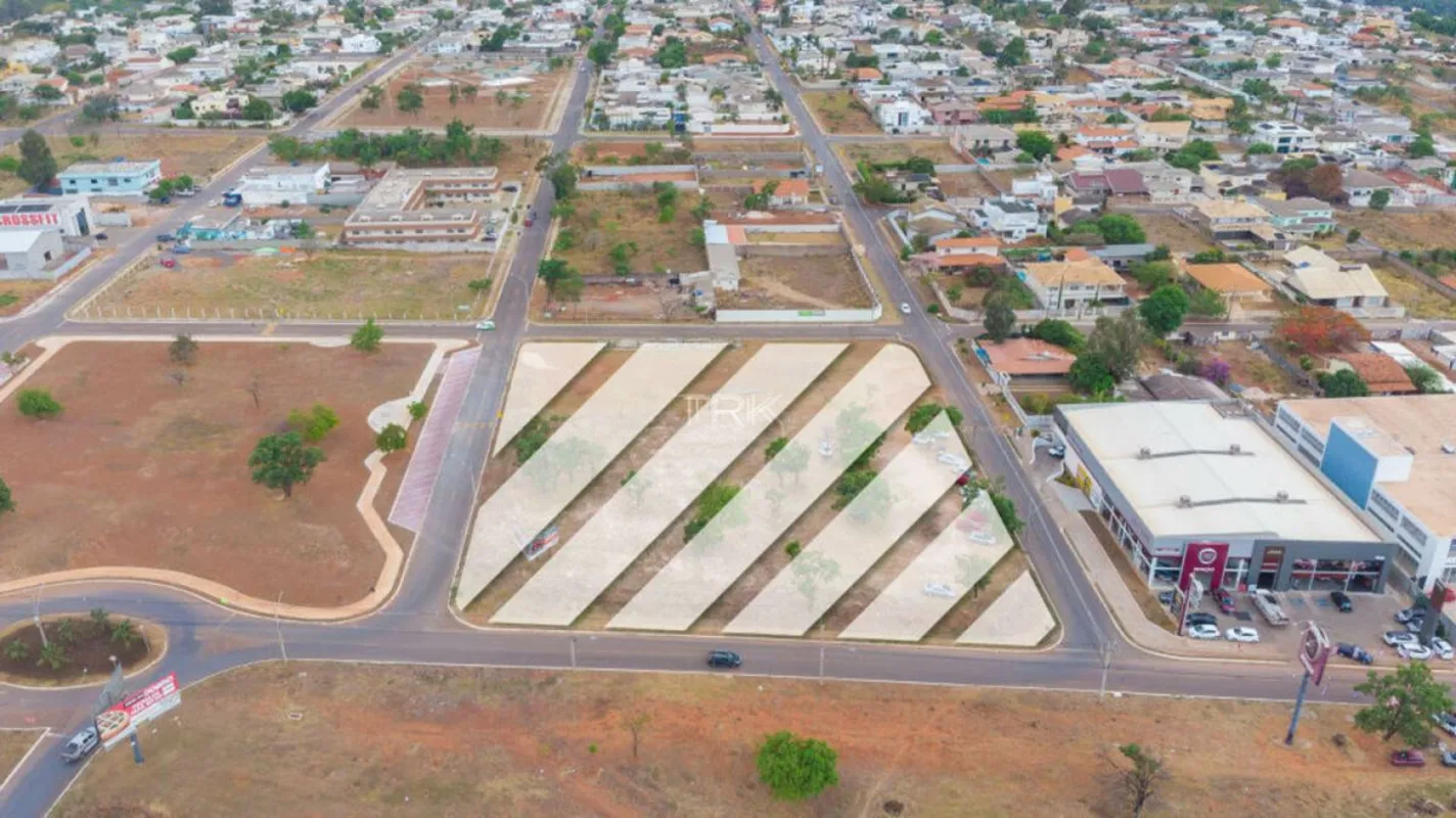Terreno de 6.972 m² à venda na Comercial do Lago Norte. Espaço: Um terreno amplo...