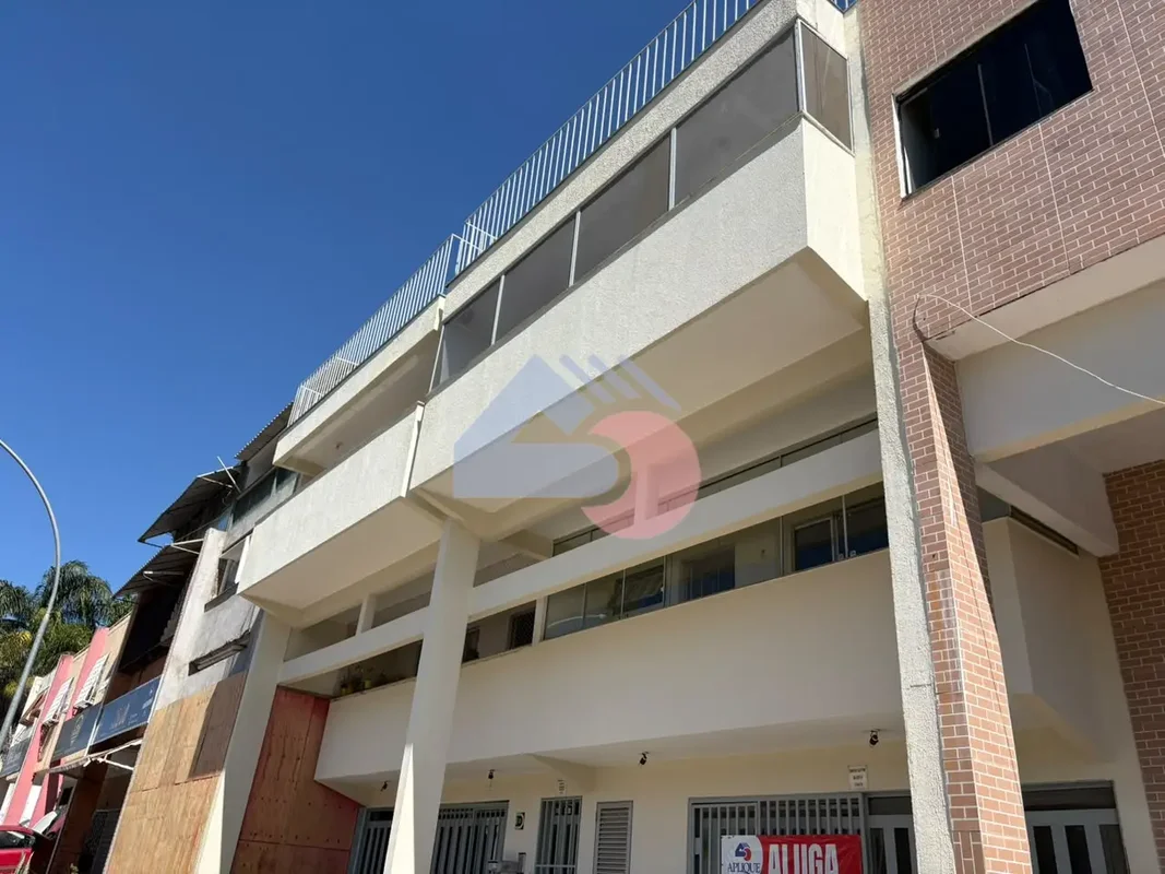 Apartamento compacto com cozinha e área de serviços, varanda espacosa, excelente...