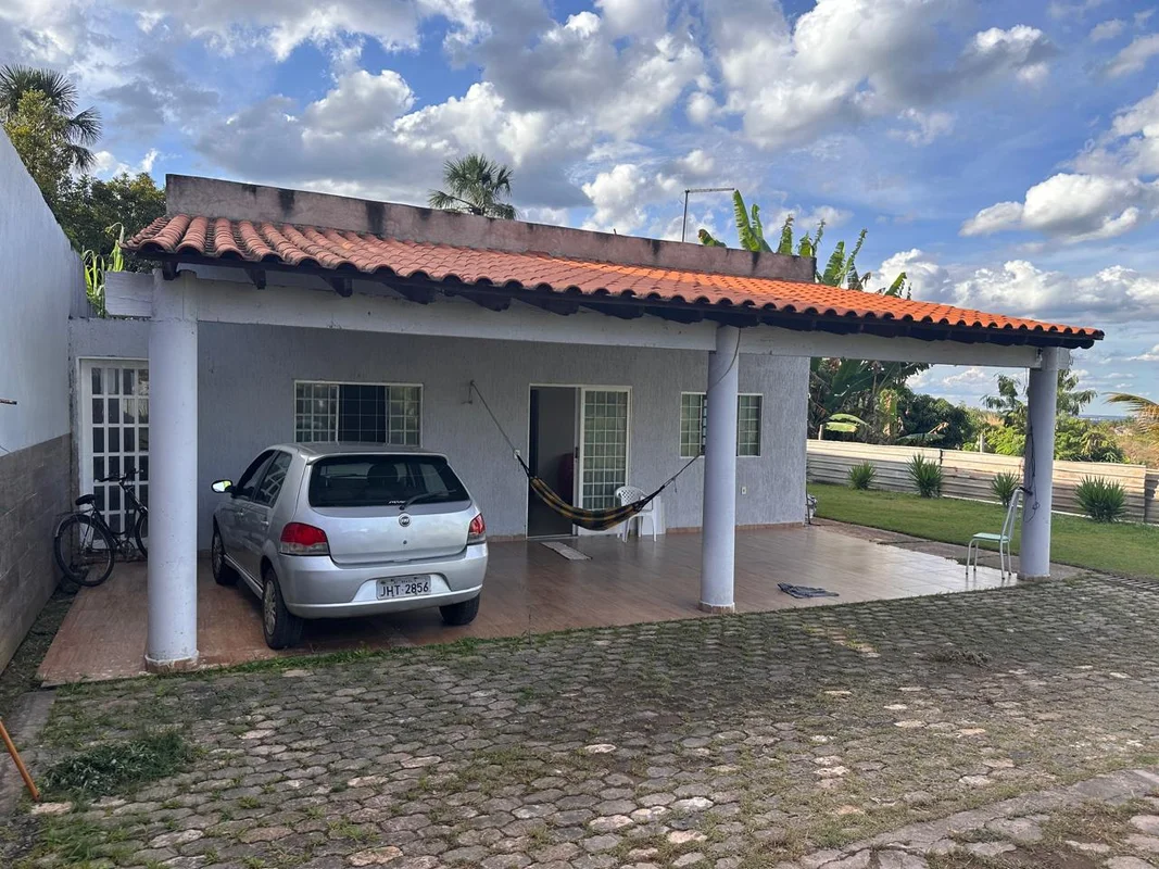 Ofereço a venda casa com as seguintes características localizada na CHÁCARAS 85 ...