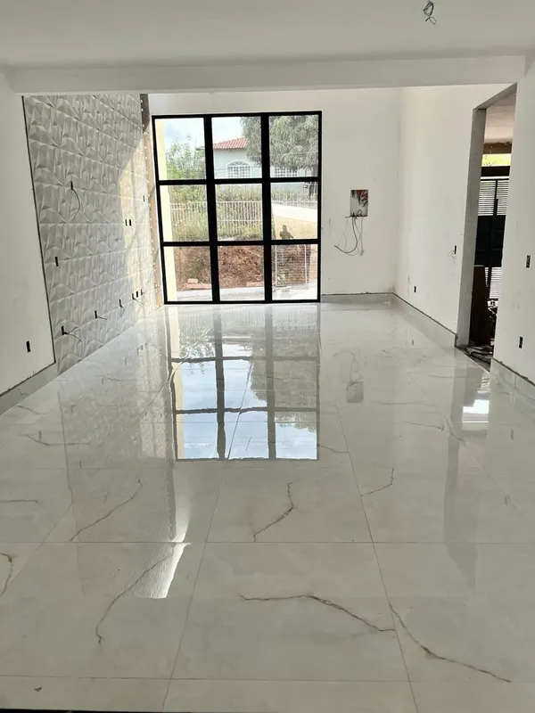 - lote com 240m² -240m² de área construída - 3 suítes sendo 1 com closet - sala ...