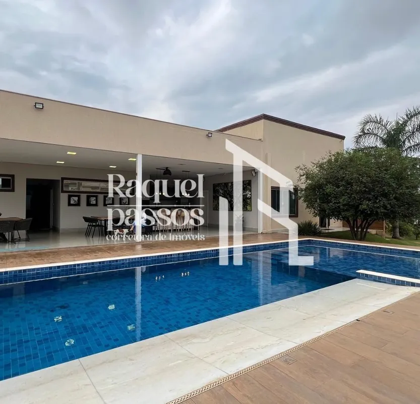 Investimento: R$ 6.000.000,00 Metragem: Fração de 2.500 m² Imóvel: - 04 quartos,...