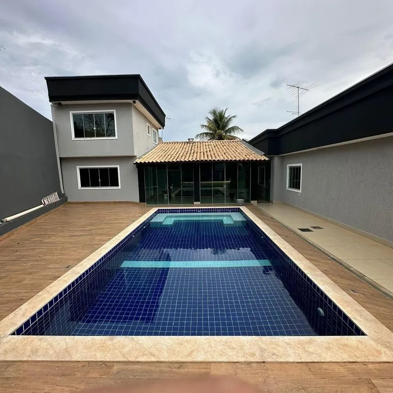 Investimento: R$ 2.300.000,00 Metragem: 800m² de lote Imóvel: São duas casas (lo...