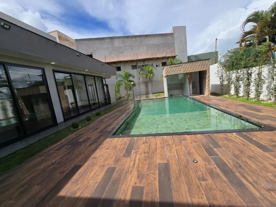 Investimento: R$ 2.200.000,00 Metragem: Lote de 800m² com ampla área verde e pai...