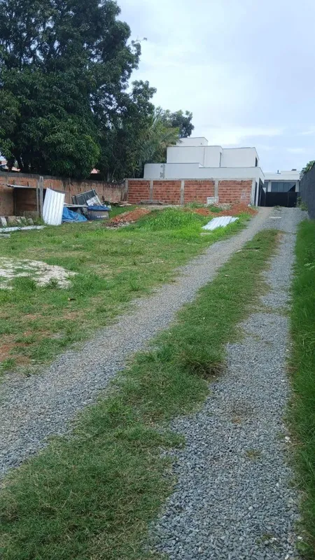 Investimento: R$ 300.000,00 Localização: Lotes localizados em condomínio fechado...