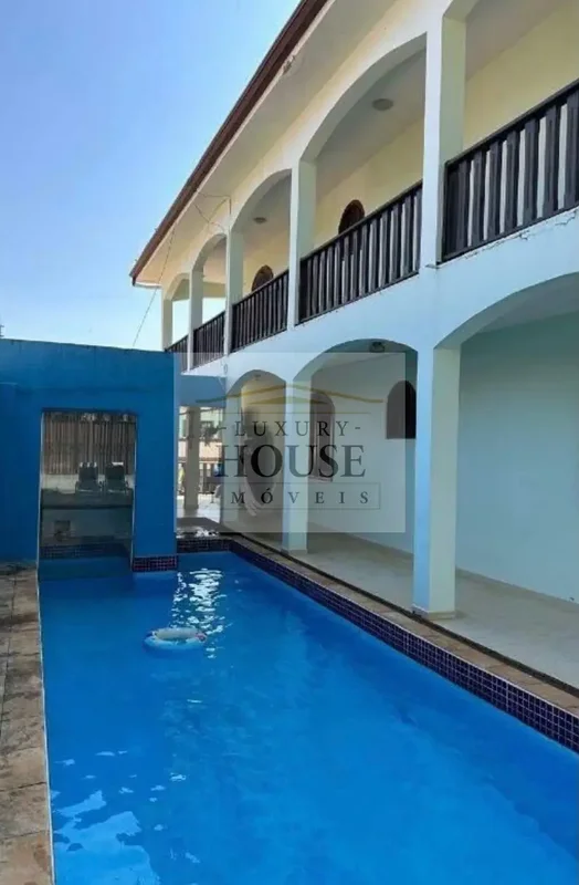 Descubra uma residência única na Quadra 10 Conjunto B, SOBRADINHO, DF. Esta casa...