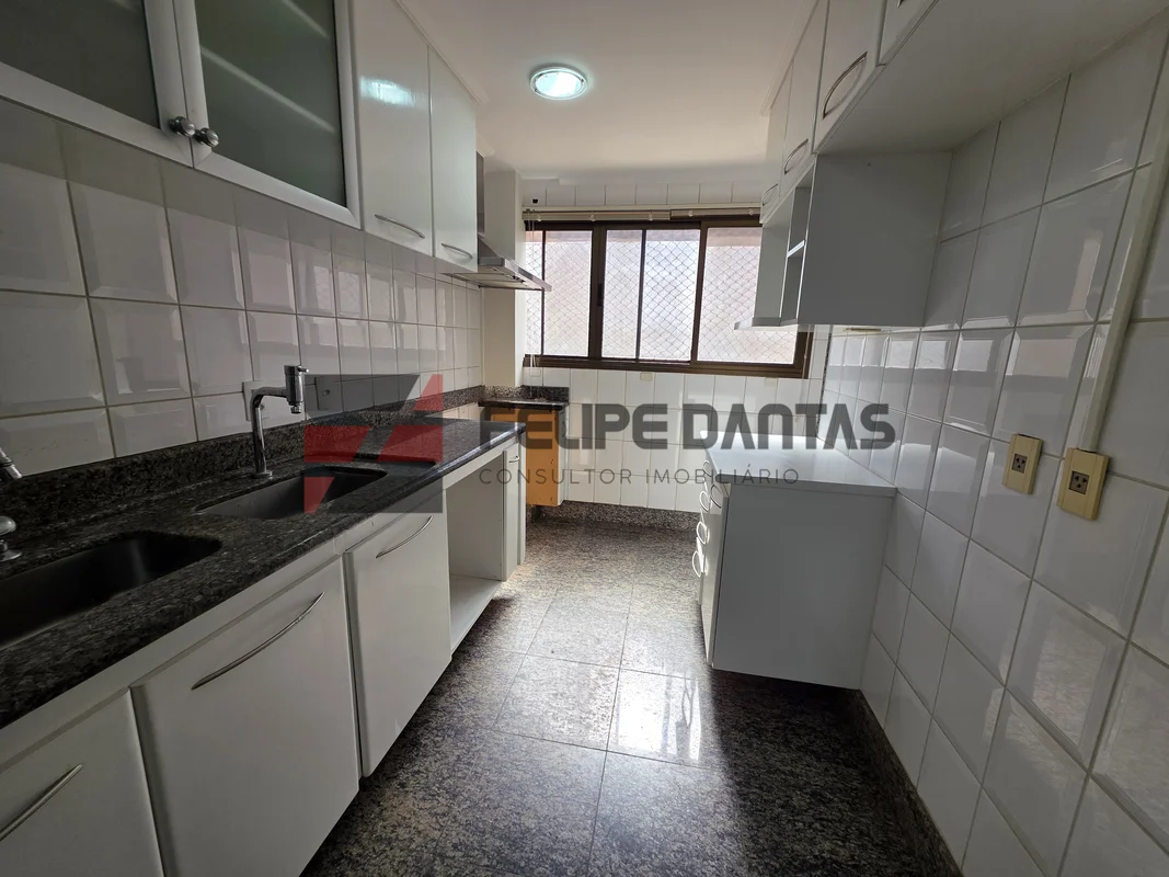 Descubra um apartamento elegante e confortável na SQN 311 Bloco I, ASA NORTE, Br...