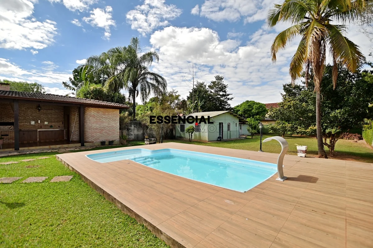 CASA EXCLUSIVA NO LAGO NORTE – BRASÍLIA/DFCasa aconchegante com 400,00m², não pe...
