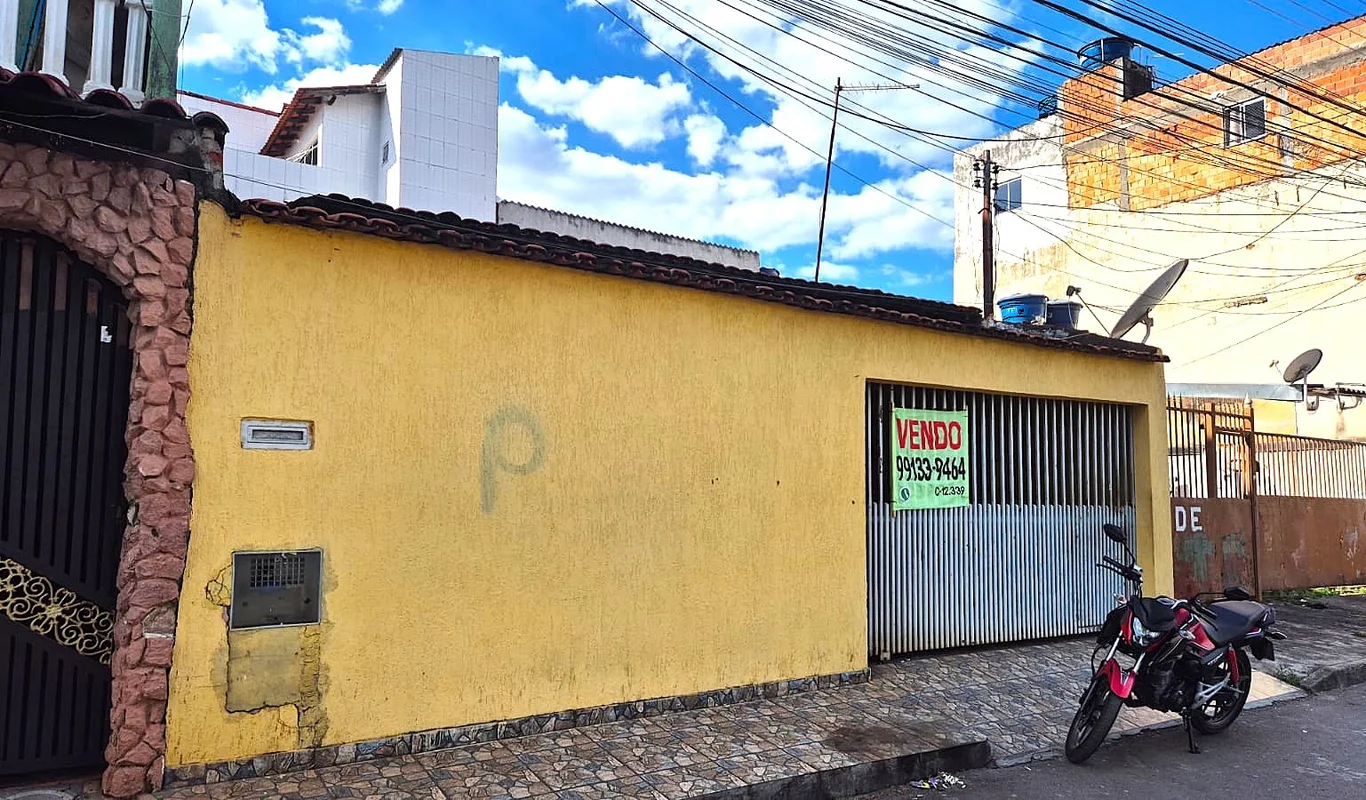 Excelente oportunidade na QE 38 do Guará II .Casa térrea com 2 Quartos, sala, co...