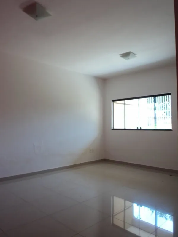 Excelente casa à venda com 03 quartos, incluindo 01 suíte, sala espaçosa, cozinh...
