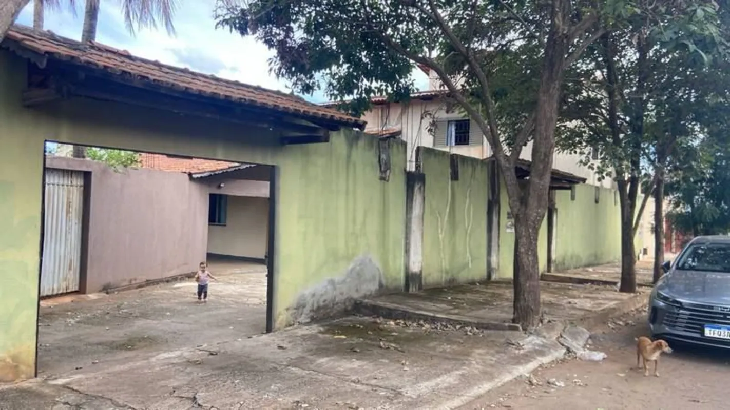 SOBRADO EM FASE DE ACABEMENTO, PODENDO SER ENTREGUE PRONTO. ÁREA CONSTRUÍDA DE 3...