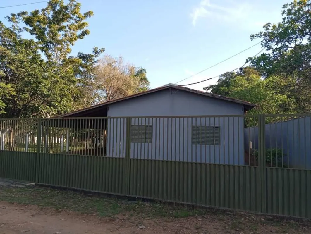 BELÍSSIMA E CONFORTÁVEL CASA COM 600 m ² DE ÁREA CONSTRUIDA. SENDO 5/4 COM UMA S...
