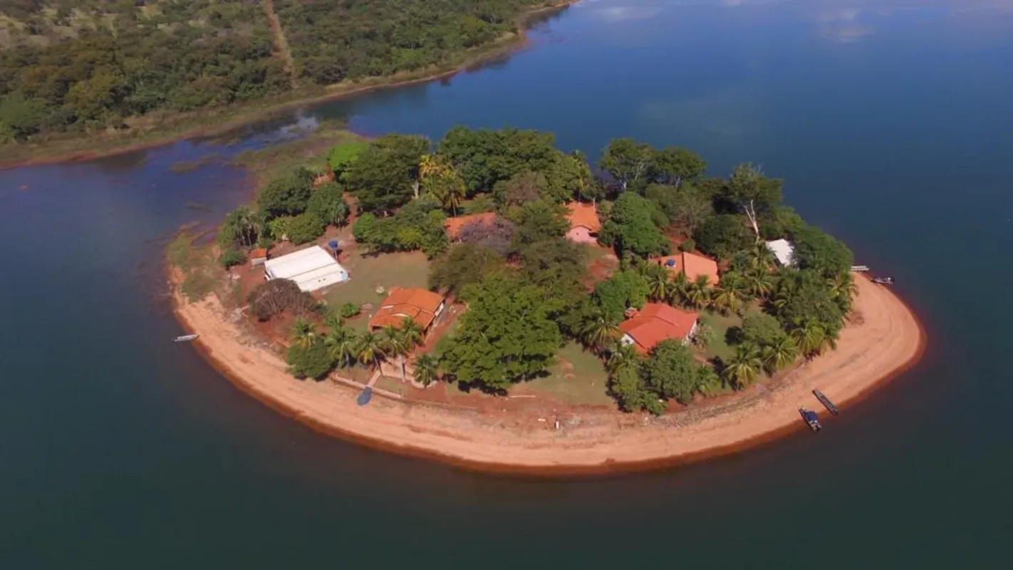 Seu refúgio particular no Lago de São Simão! Belíssima ilha com uma charmosa cas...